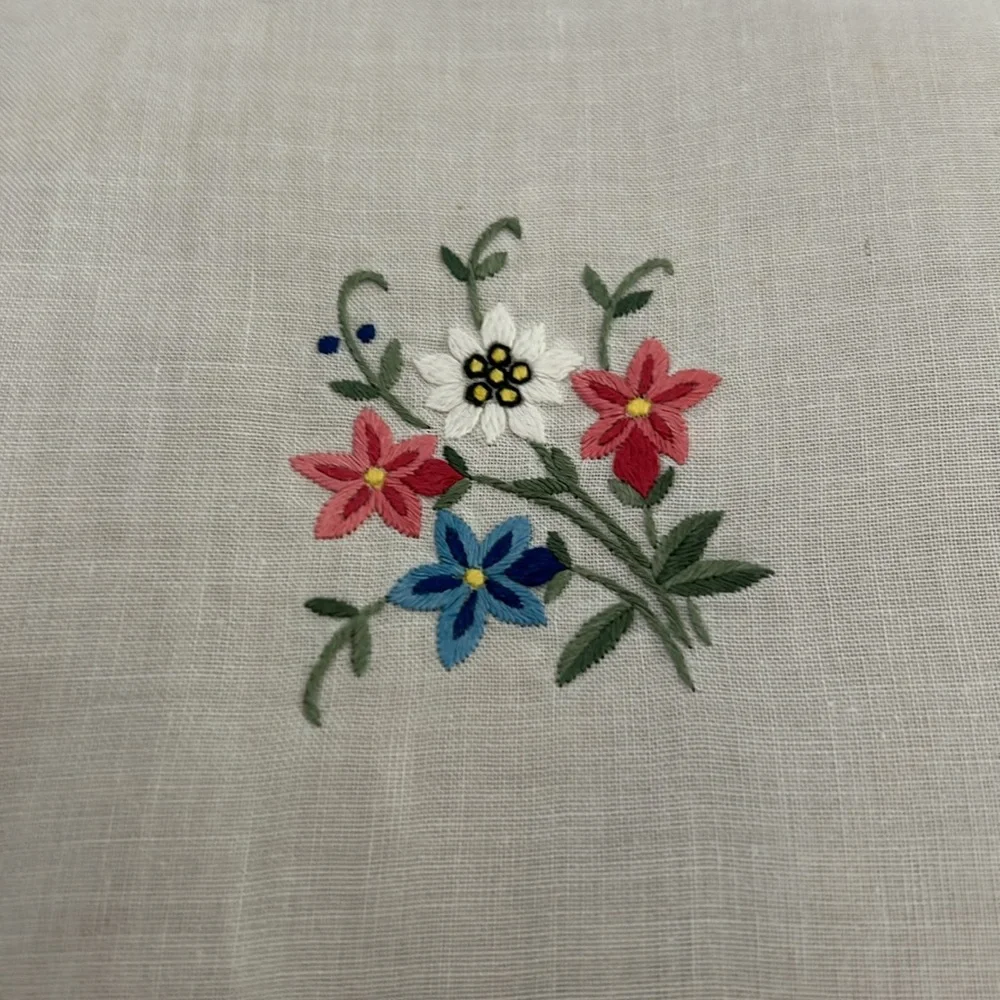 Beautifully embroidered tablecloth made in Switzerland with 4 napkins